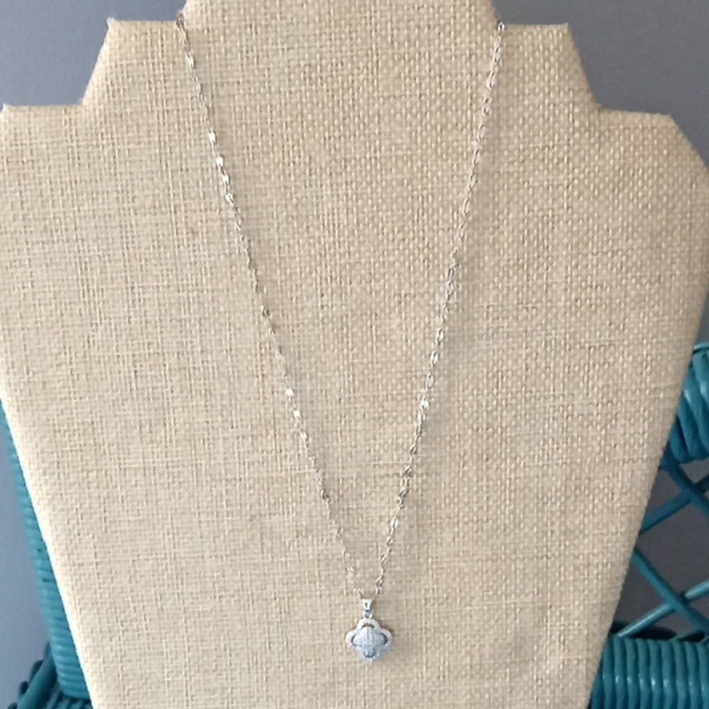 Elegant Silver Pendant Necklace - Picture 3 of 5